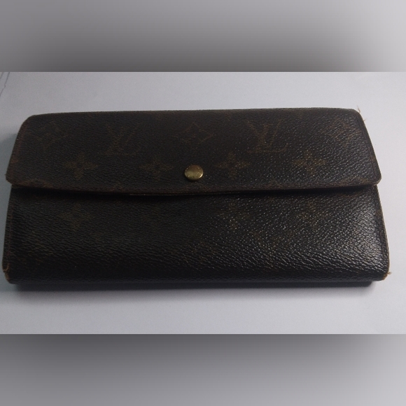 Louis Vuitton Handbags - Long LV Sara Wallet code CA0919